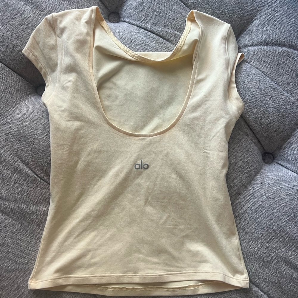 ALO Yoga Short Sleeve Scoop Neck Top in Pale Yellow